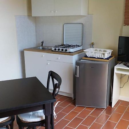 Montevecchio Apartments 몬토폴리 인 발 다르노 외부 사진