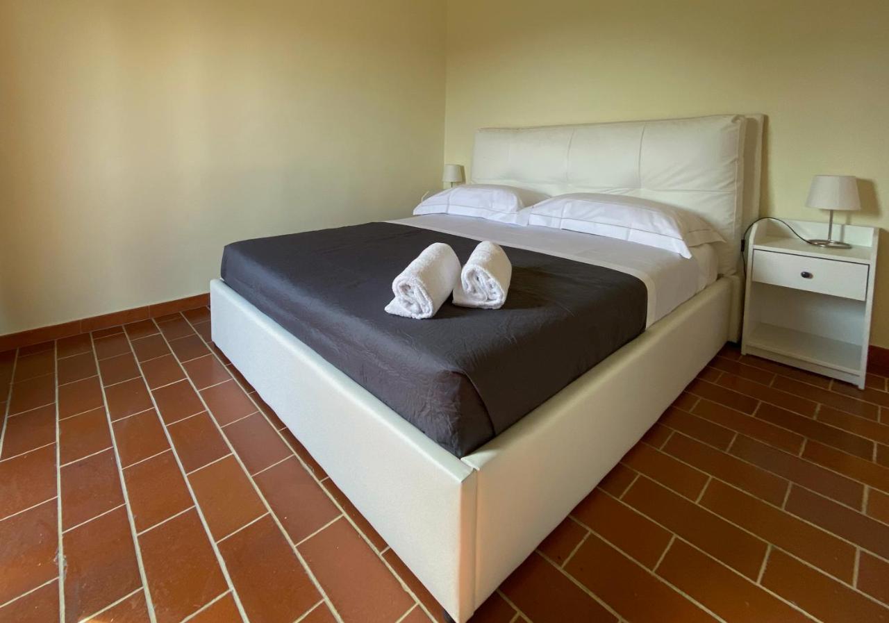 Montevecchio Apartments 몬토폴리 인 발 다르노 외부 사진