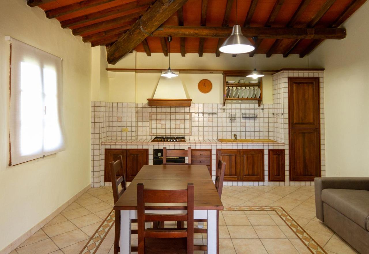 Montevecchio Apartments 몬토폴리 인 발 다르노 외부 사진