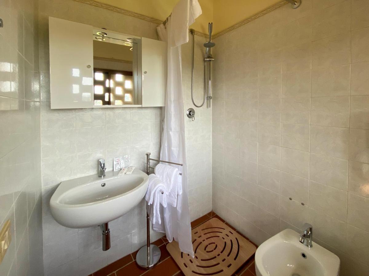 Montevecchio Apartments 몬토폴리 인 발 다르노 외부 사진