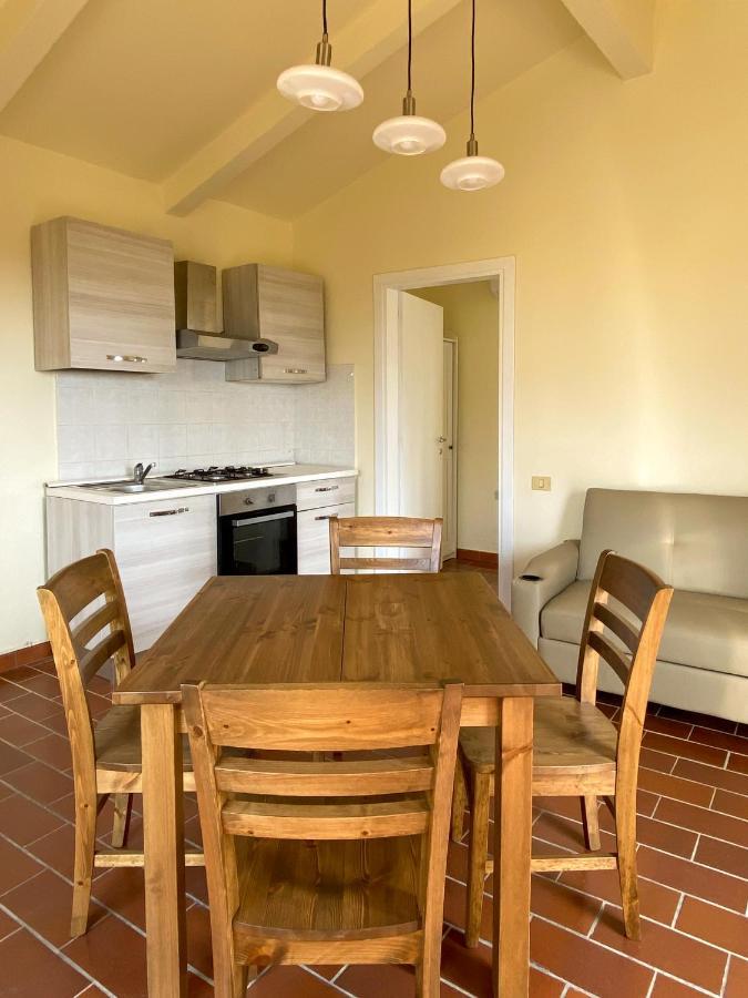 Montevecchio Apartments 몬토폴리 인 발 다르노 외부 사진