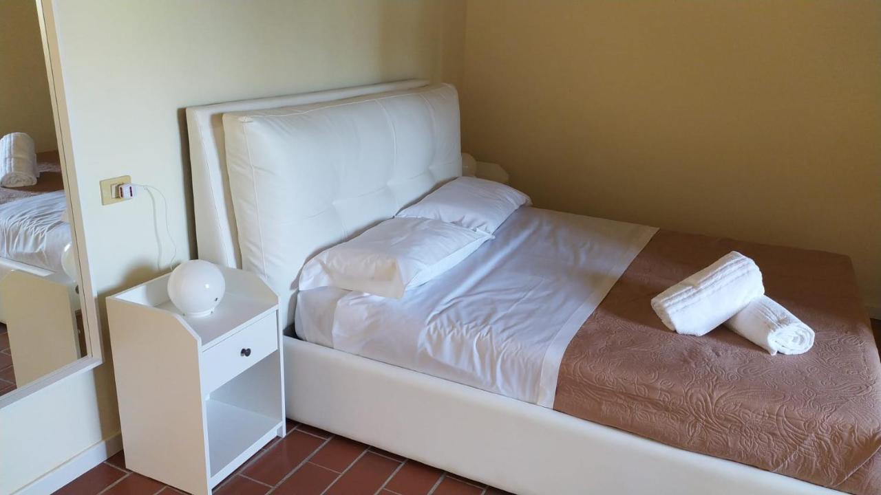 Montevecchio Apartments 몬토폴리 인 발 다르노 외부 사진
