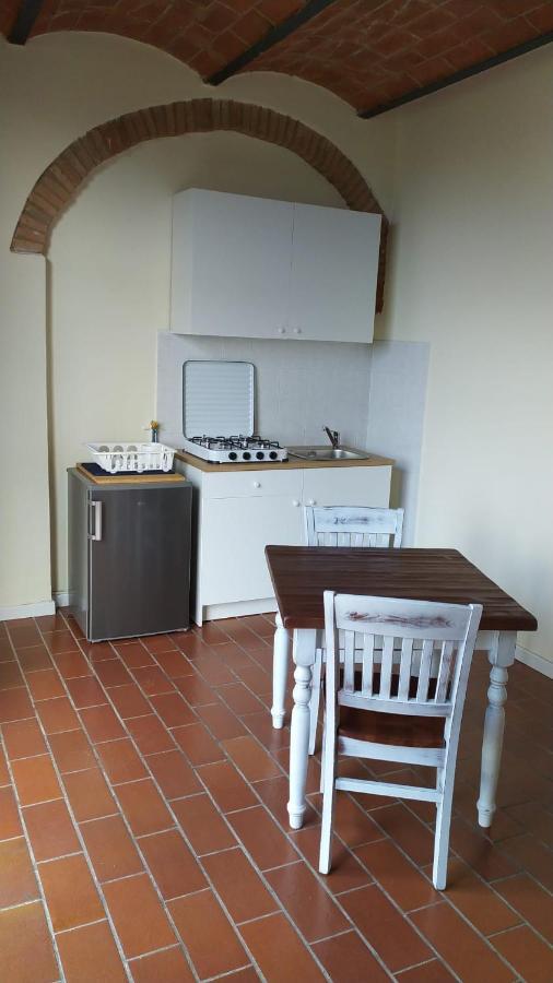 Montevecchio Apartments 몬토폴리 인 발 다르노 외부 사진