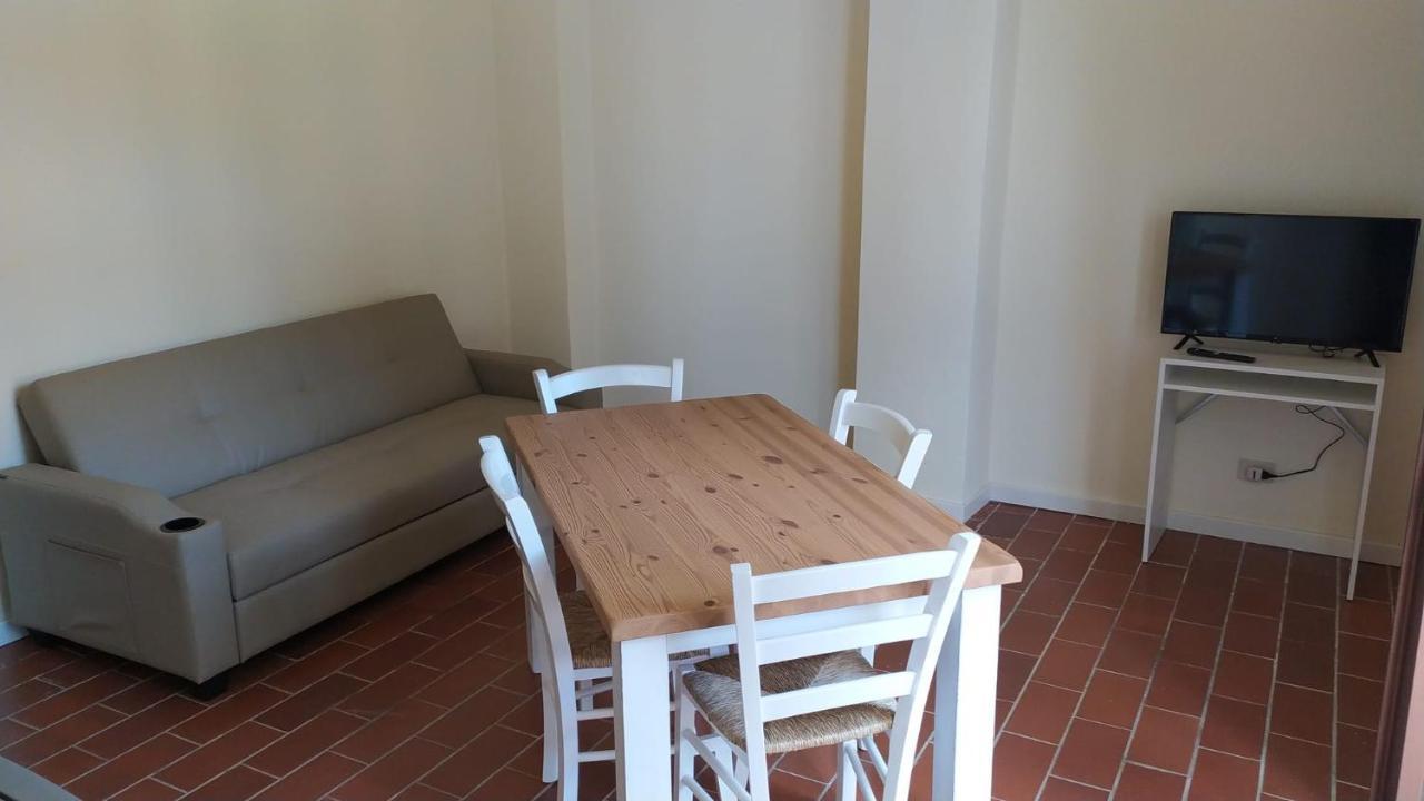 Montevecchio Apartments 몬토폴리 인 발 다르노 외부 사진