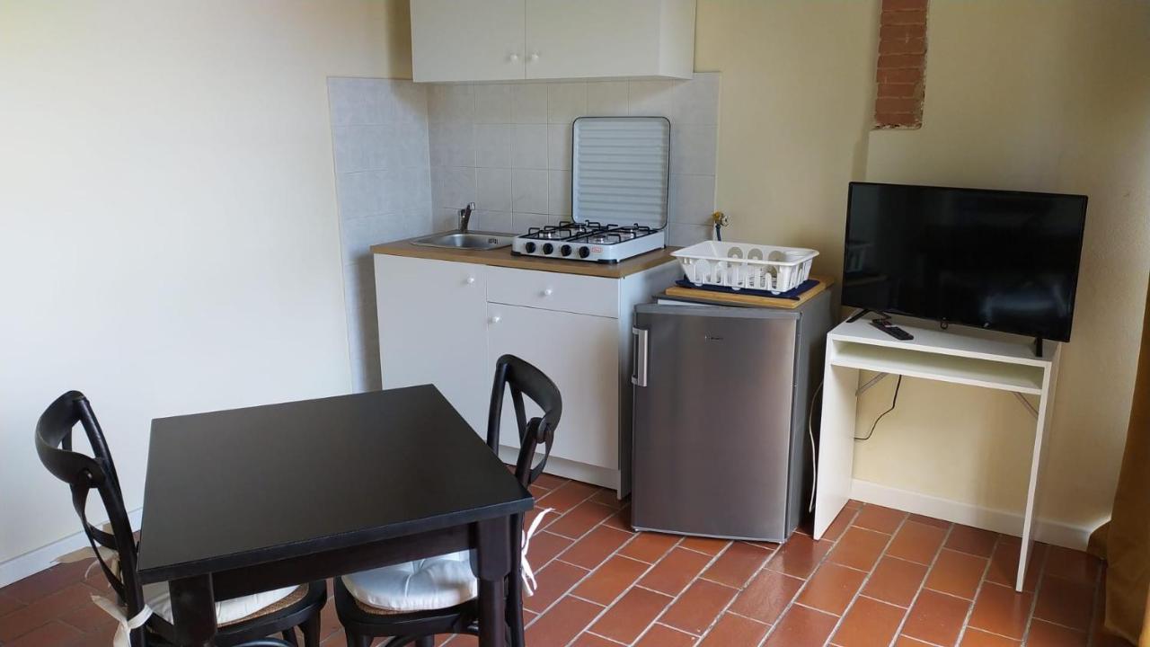 Montevecchio Apartments 몬토폴리 인 발 다르노 외부 사진